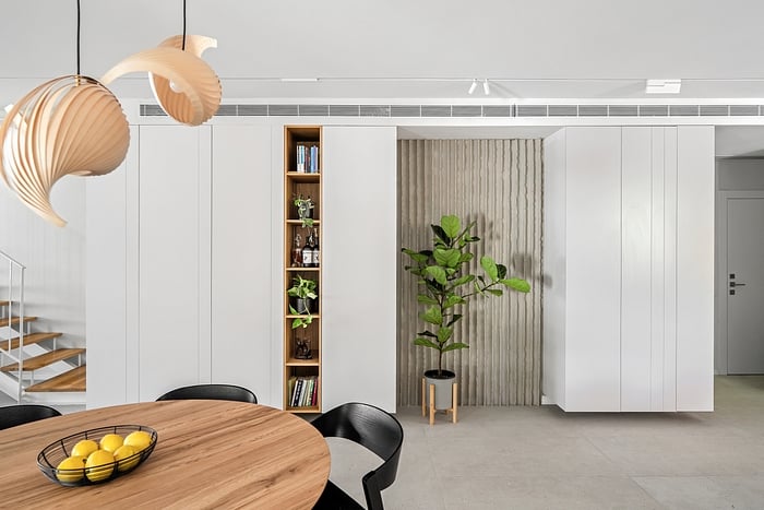 ריצוף - דגם 97000 דמוי אבן אפרפר 60*120, R10 נגד החלקה.   מעצבת: ליאת עסיג 
צילום: מאור מויאל

