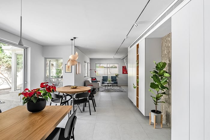 ריצוף - דגם 97000 דמוי אבן אפרפר 60*120, R10 נגד החלקה.   מעצבת: ליאת עסיג 
צילום: מאור מויאל

