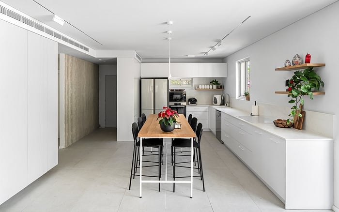 ריצוף - דגם 97000 דמוי אבן אפרפר 60*120, R10 נגד החלקה.  

מעצבת: ליאת עסיג 
צילום: מאור מויאל


