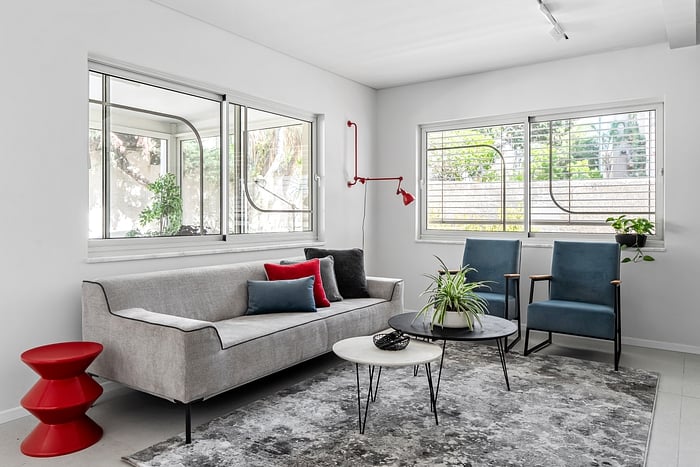 ריצוף - דגם 97000 דמוי אבן אפרפר 60*120, R10 נגד החלקה.  

מעצבת: ליאת עסיג 
צילום: מאור מויאל


