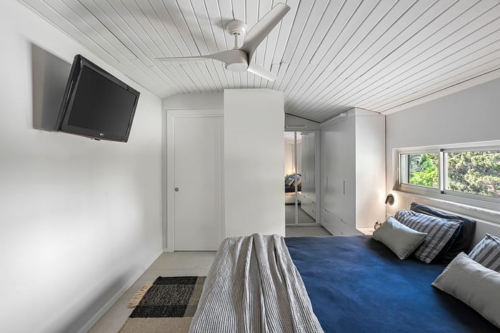 ריצוף וקירות - דגם 97021 דמוי אבן בז' 60*120, R10 נגד החלקה.  

מעצבת: ליאת עסיג 
צילום: מאור מויאל



