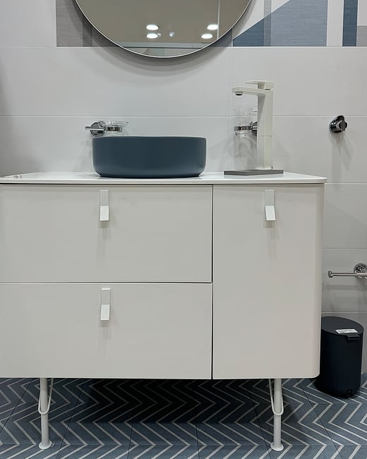 ארון אמבטיה לבן 90*45 ללא כיור גודל 90*45. 
כירו דגם L379-4 כיור קרמי בצבע כחול - קוטר 36  
אופציות: 
כיור אבן מלאכותית בלבן דגם B7903 
משטח לבן מאבן מלאכותית דגם KR912-1 
על המשטח אפשר לשים כיור מונח לפי בחירה. 
ידיות ורגליים בלבן ,סילבר או שחור 








