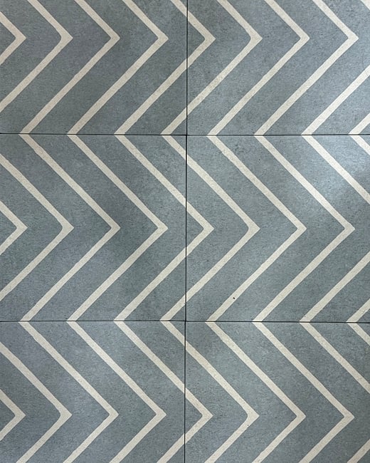 גיאומטרי כחול בהיר, R11 נגד החלקה (מתאים גם לריצוף חוץ). 
גודל: 20*20 
תוצרת ספרד