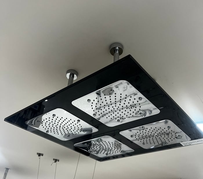 4 ראשי טוש + מסגרת שחורה  
גודל: 60*60 
