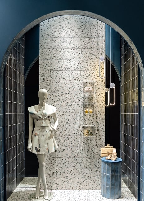 טראצו צבעוני רקע לבן,R10 נגד החלקה. 
גודל: 20*20 
תוצרת ספרד 
