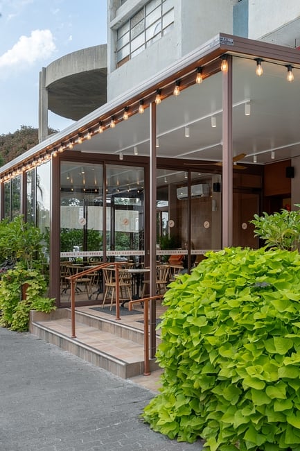 עיצוב: איתי גידרון 
צילום:תמיר רוגובסקי  

מדרגות : דגם 36405P22 - מדרגה קלינקר גוון בז' מט, גודל: 22.5*33 
רחבת המרפסת: דגם 36405 - קלינקר גוון בז' מט, גודל: 36*36
