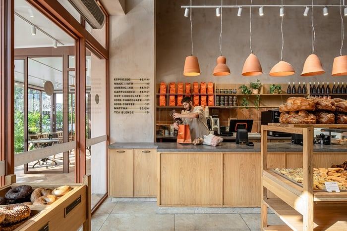 עיצוב: איתי גידרון 
צילום:תמיר רוגובסקי  


רצפה: דגם 69043 - R10 דמוי אבן בז'- אריחים שונים, גודל: 90*60 
קיר : דגם 36404-18 - קלינקר גוון חום מט, גודל: 36*18
