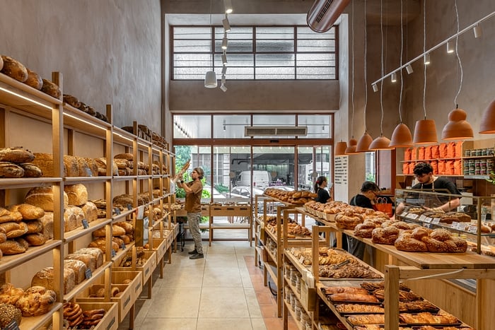 עיצוב: איתי גידרון 
צילום:תמיר רוגובסקי  


רצפה: דגם 69043 - R10 דמוי אבן בז'- אריחים שונים, גודל: 90*60 
רחבת המרכז: דגם 36404-18 - קלינקר גוון חום מט, גודל: 36*18
