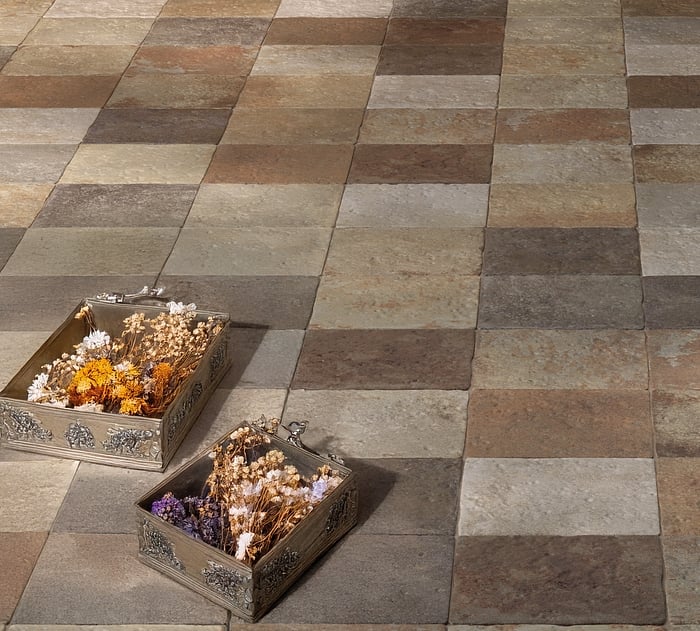 דמוי אבן חום-גוונים שונים, R12 נגד החלקה. 
גודל: 20*20 
תוצרת ספרד קיים גם ב-R10 דגם 21711 
לפי הזמנה - 6 שבועות
