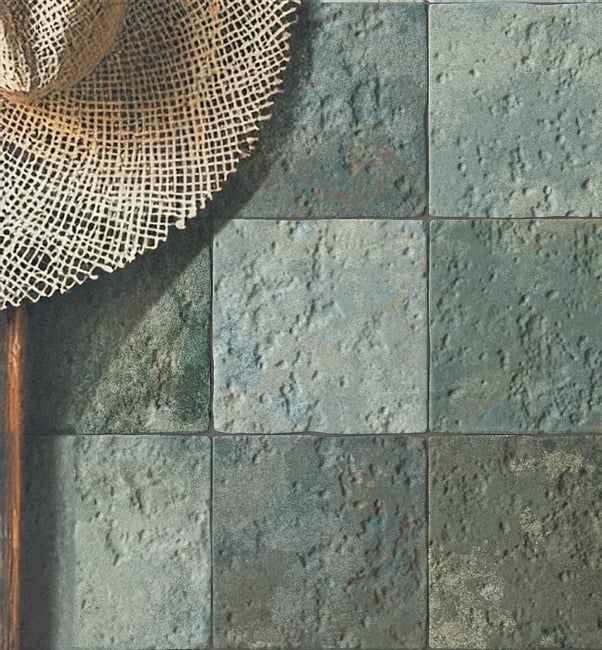 דמוי אבן ירוק-גוונים שונים, R10 נגד החלקה. 
גודל: 20*20 
תוצרת ספרד קיים גם ב-R12 דגם 21712-12 
לפי הזמנה - 6 שבועות
