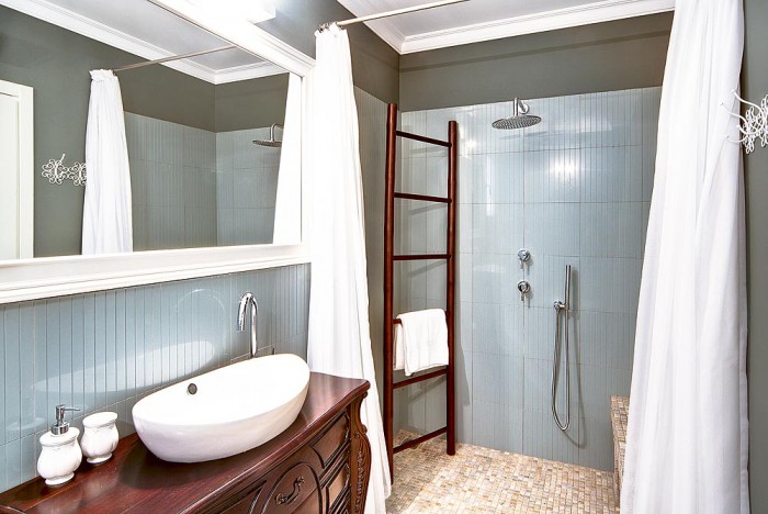 חדר מקלחת 
 
צילום: נדיה רוזנברג. 

