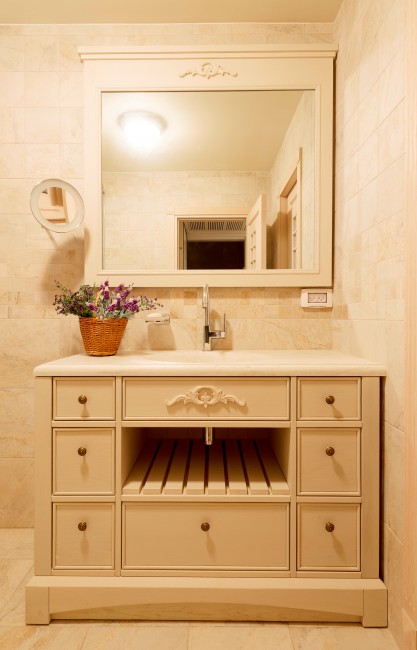 חדר אמבטיה 
 
צילום: גדעון לוין. 
