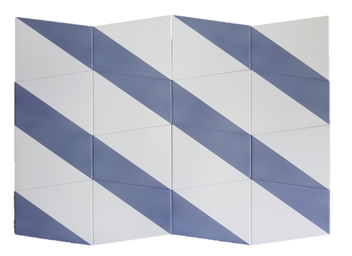 אריח פרמידה כחול-לבן לקיר. 
גודל: 12.5*15