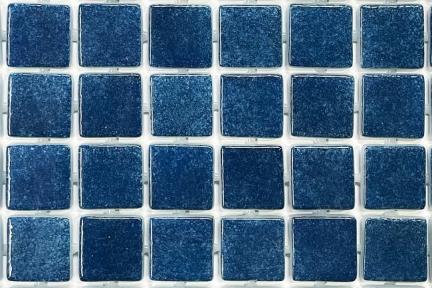 אריחי פסיפס לחיפוי קיר מזכוכית 19321. פסיפס זכוכית- כחול כהה. 
גודל : 31*46