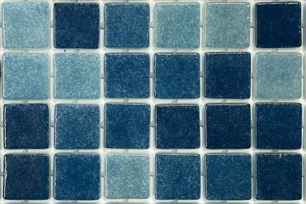 אריחי פסיפס לחיפוי קיר מזכוכית 19324. פסיפס זכוכית- מיקס כחול. 
גודל : 31*46