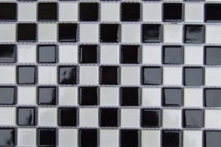 אריחי פסיפס לחיפוי קיר מקרמיקה 1012283. ceramic mosaic 
פסיפס קרמי 
דומינו שחור-לבן מבריק 
עיצוב: ניר פורטל 
