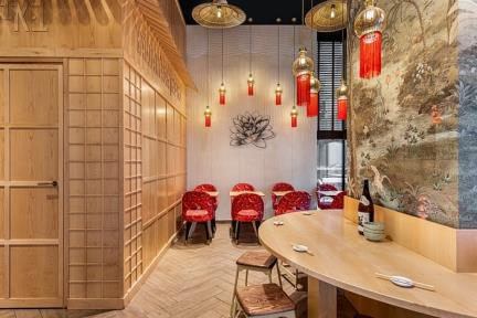 מסעדה סינית באי-פאן. עיצוב: איתי גידרון 
צילום:תמיר רוגובסקי 
 
דגם 5198 דמוי עץ' חום בז' 61*15 (ברצפה)
