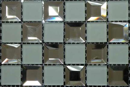 אריחי פסיפס לחיפוי קיר מזכוכית MG01. פסיפס זכוכית 
ראי+לבן מט 
