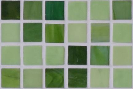 אריחי פסיפס לחיפוי קיר מזכוכית 3005. פסיפס זכוכית 1.5 ירוקים. 
גודל: 32.7*32.7. 
