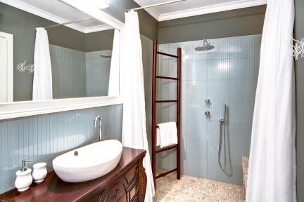 בית בכוכב הצפון. חדר מקלחת 
 
צילום: נדיה רוזנברג. 
