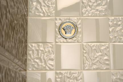 אריחי קיר מעוצבים Versace