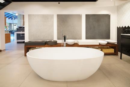  אמבטיה פרי סטנדינג BT153MT. אמבטיה אבן מלאכותית לבן מט 
מידה 91*178 
צולם בקורס צילום של סוזי לוינסון 
